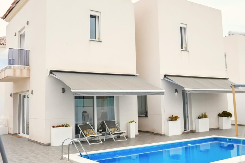 Property building, Pool view, Swimming pool, sunbed
