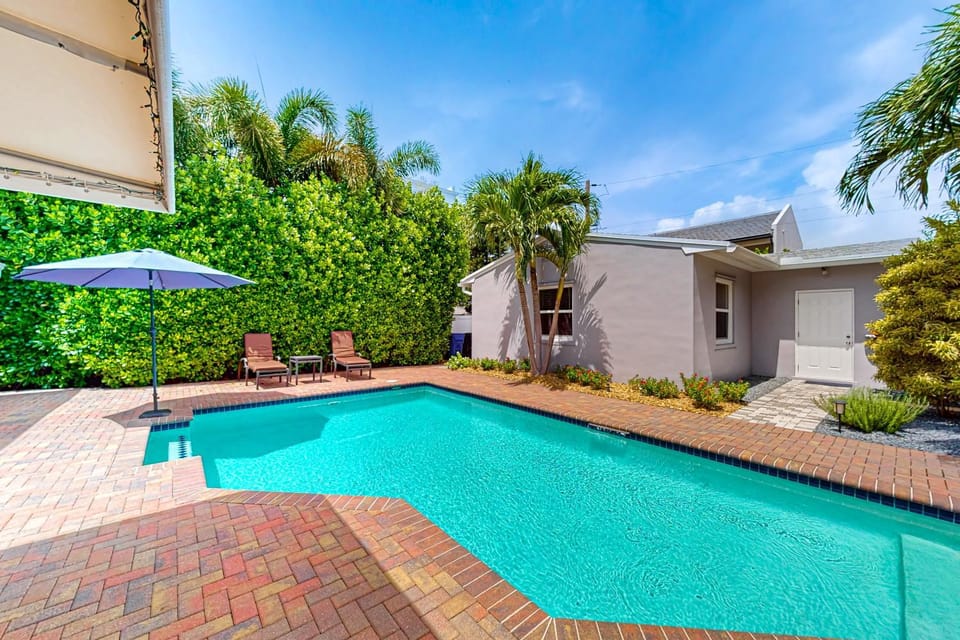 The Front House & Cottage House in Fort Lauderdale