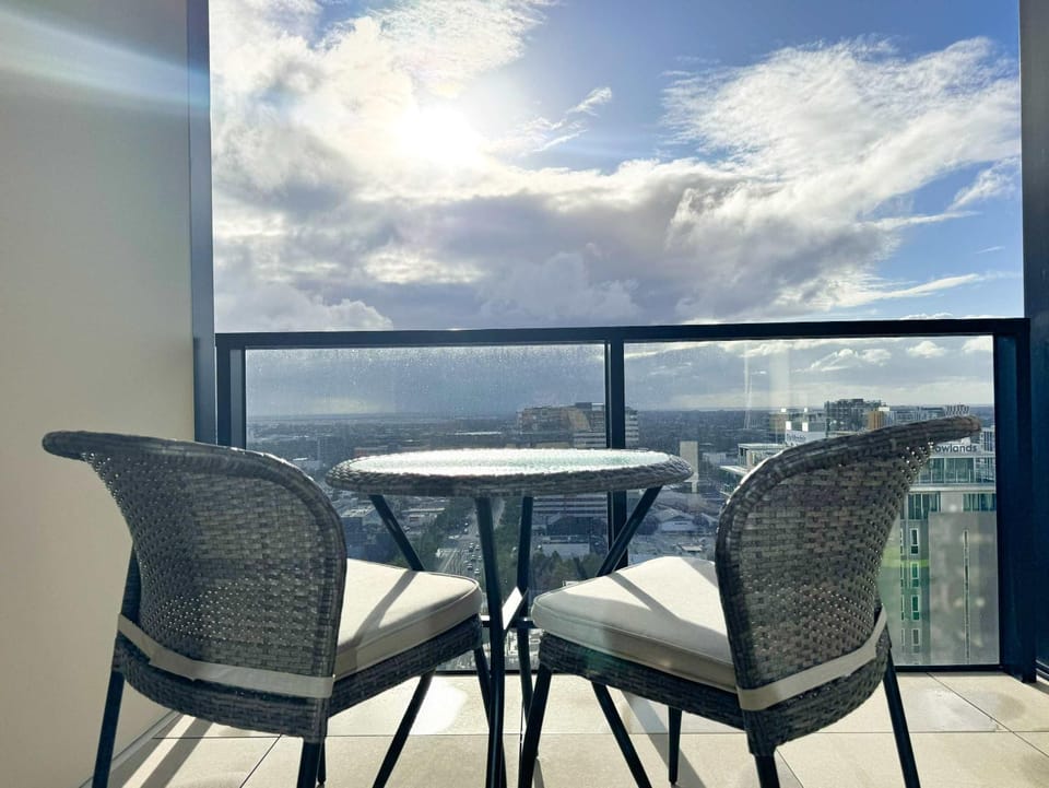 Beauty in the Sky- 1BR Apt Opposite Central Market Apartment in Adelaide