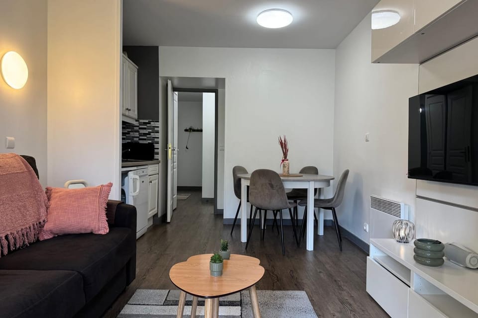 Bright apartment with pool and balcony Apartment in Deauville