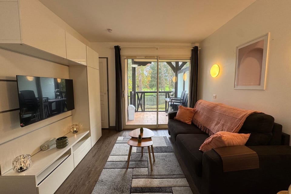 Bright apartment with pool and balcony Apartment in Deauville