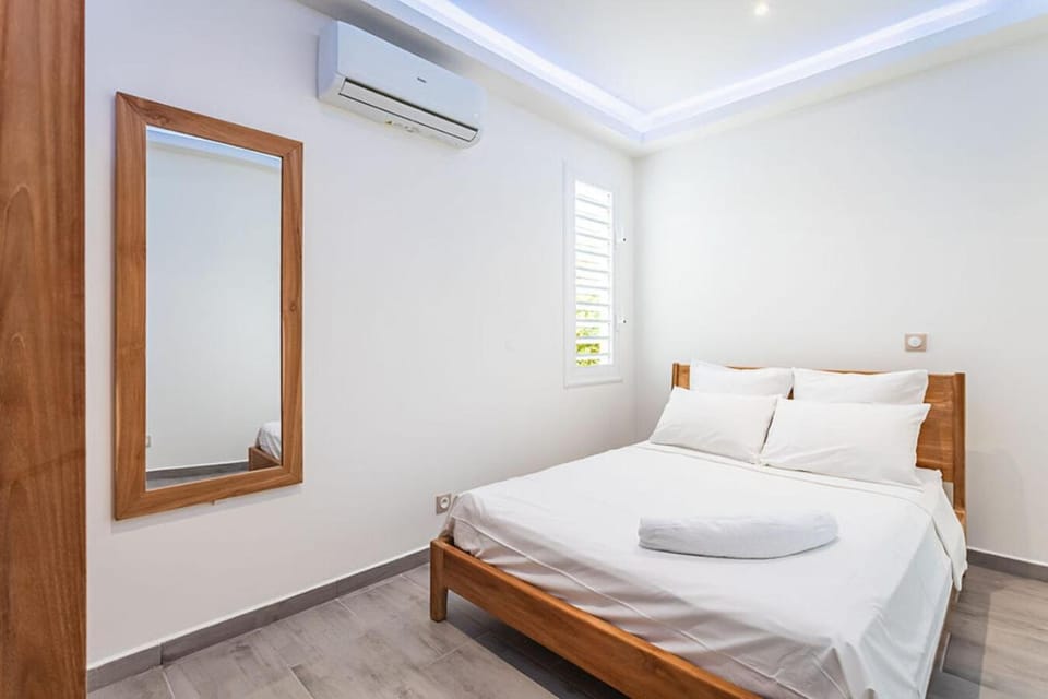 Bed, Photo of the whole room, Bedroom, air conditioner