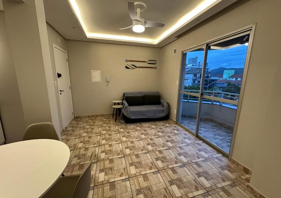 C186 Apartamento de 1 quarto no centrinho de Canasvieiras a 200m da praia Apartment in Florianopolis