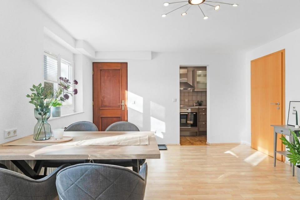 Kitchen or kitchenette, Seating area, Dining area