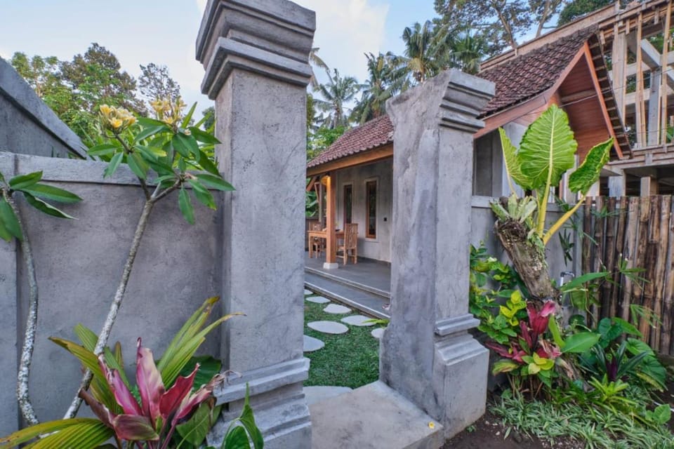 Sumirta's House Bale Teba Bed and Breakfast in Payangan