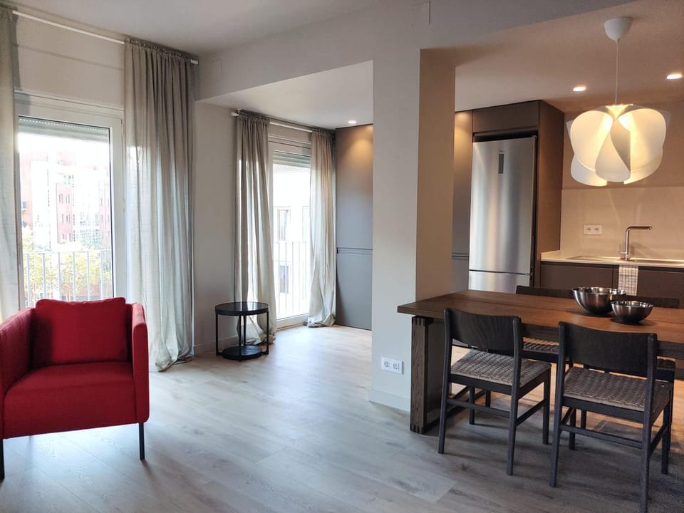 Kitchen or kitchenette, Living room, Seating area, Dining area