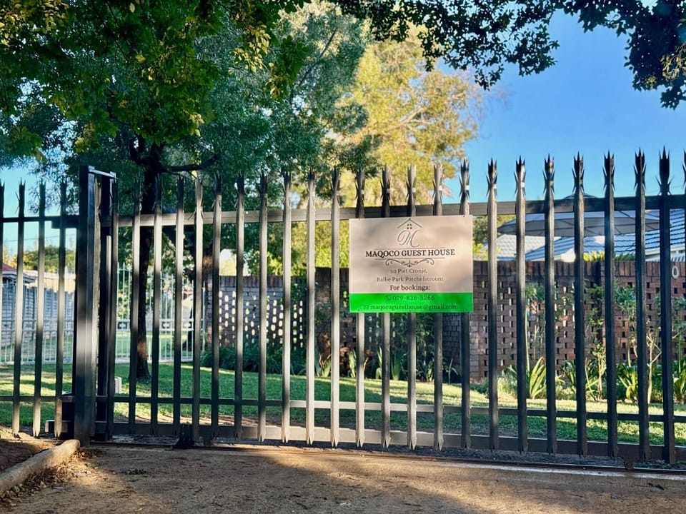 Property building, Facade/entrance, Property logo or sign, Garden