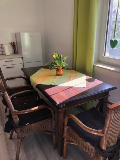 Großes Monteurhaus zur alleinigen Nutzung in Duisburg - maximal 6 Personen - 4 Schlafzimmer Apartment in Duisburg