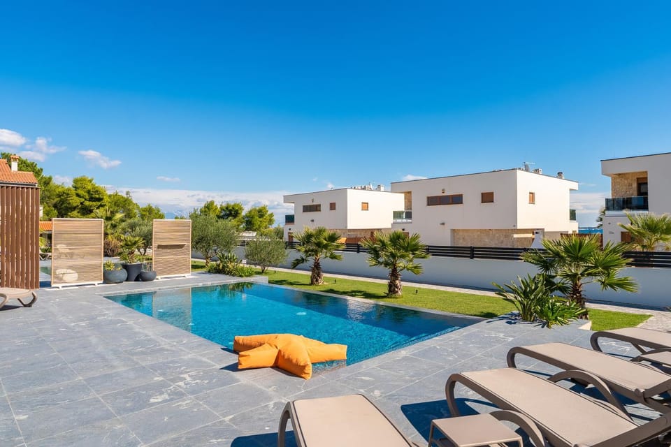 Patio, Day, Pool view, Swimming pool, Swimming pool, sunbed