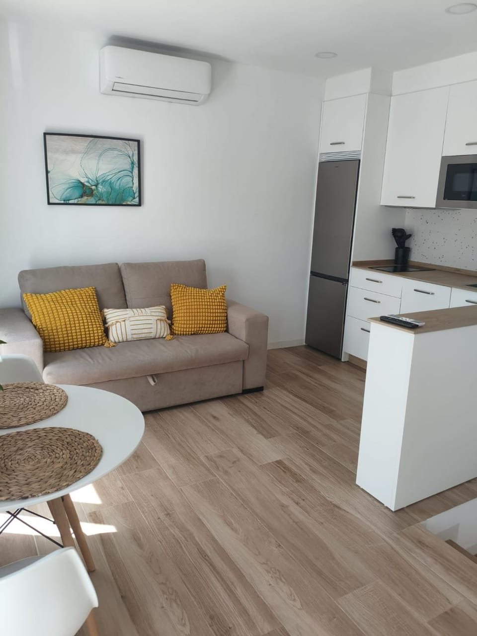 Living room, Dining area