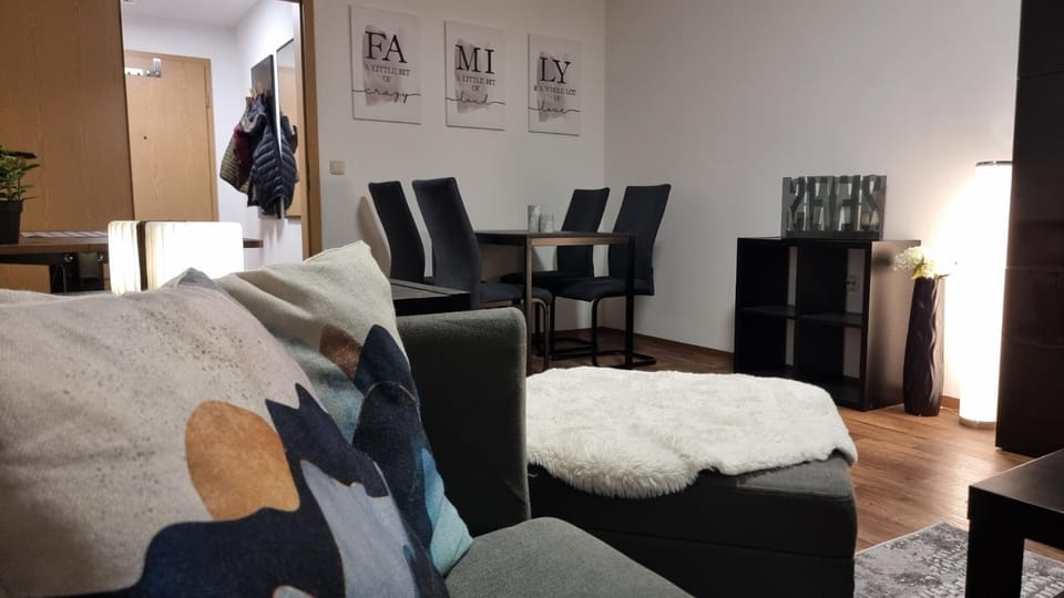 Seating area, Dining area, Food