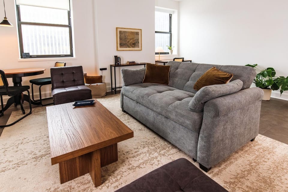 Luxury Downtown Apt with Parking, Gym, and Lap Pool · Sleeps 4-5 Apartment in Milwaukee