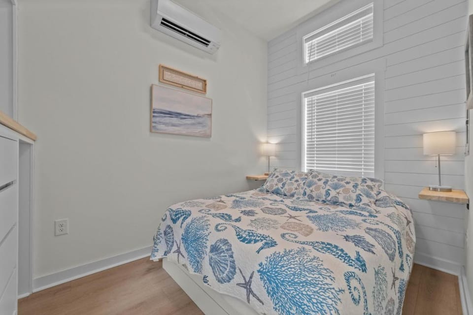 Bedroom, air conditioner