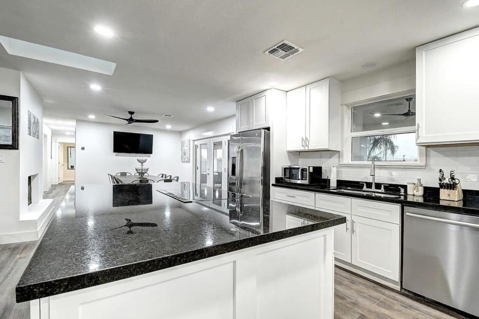 Scottsdalestays 12BR Mansion-500k Pool-AZ Top 10. House in Phoenix