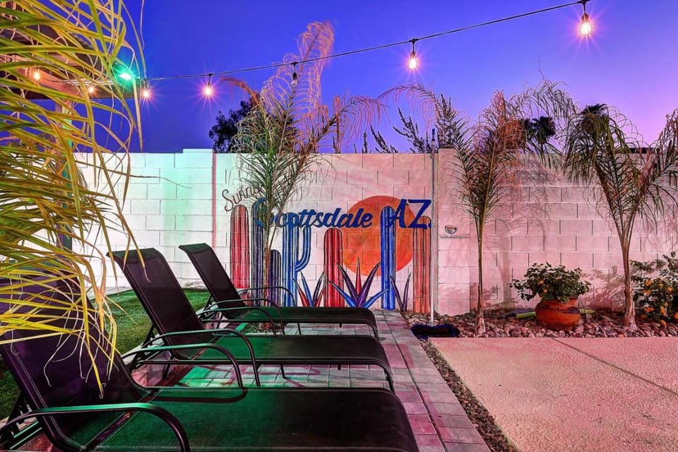 Scottsdalestays 6BDRM-4BA-14 BED-Pool-Spa-Theater. House in Phoenix