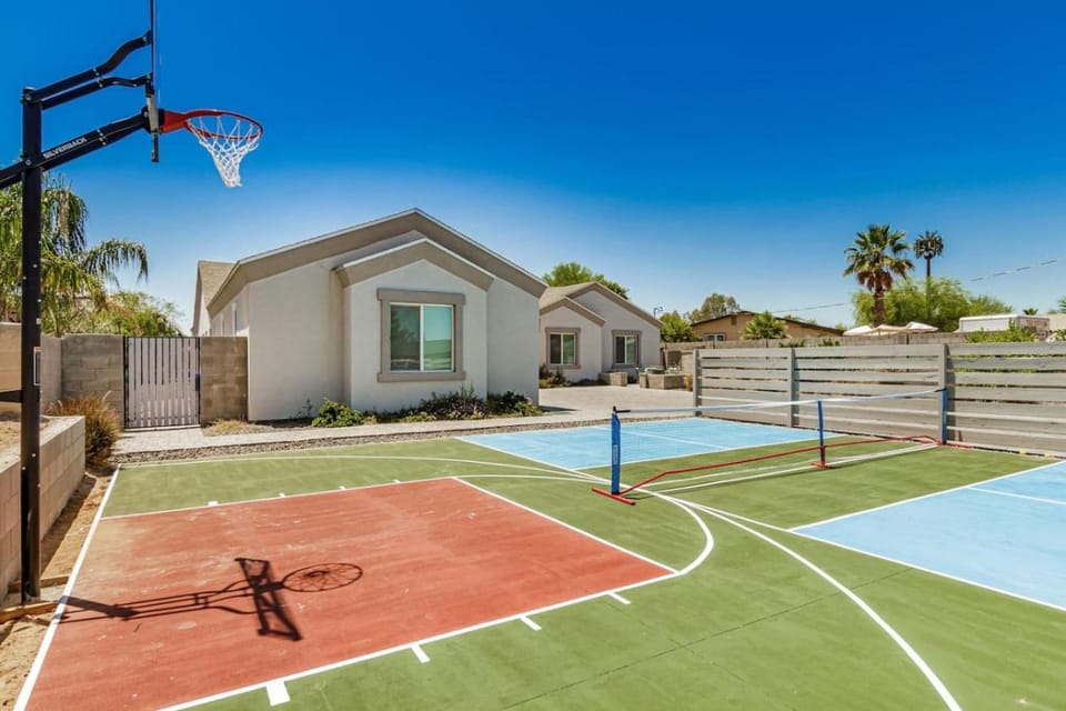 Scottsdalestays 10BR Estate-Big Pool-Sport Courts. House in Phoenix