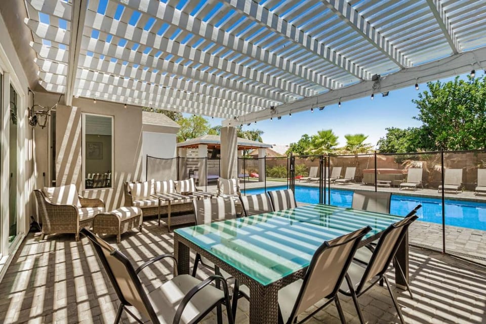 Scottsdalestays 10BR Estate-Big Pool-Sport Courts. House in Phoenix