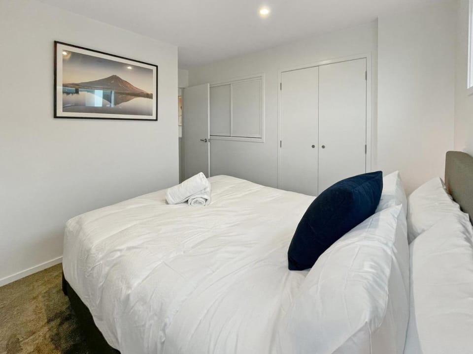 Modern City Apartment with Balcony in Christchurch Apartment in Christchurch