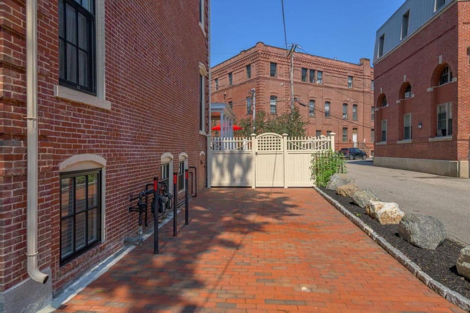 87 on Pine - Beautiful Historic Townhome House in South Portland