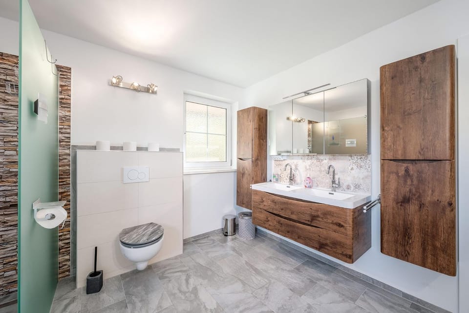 Shower, Toilet, Bathroom, Bath