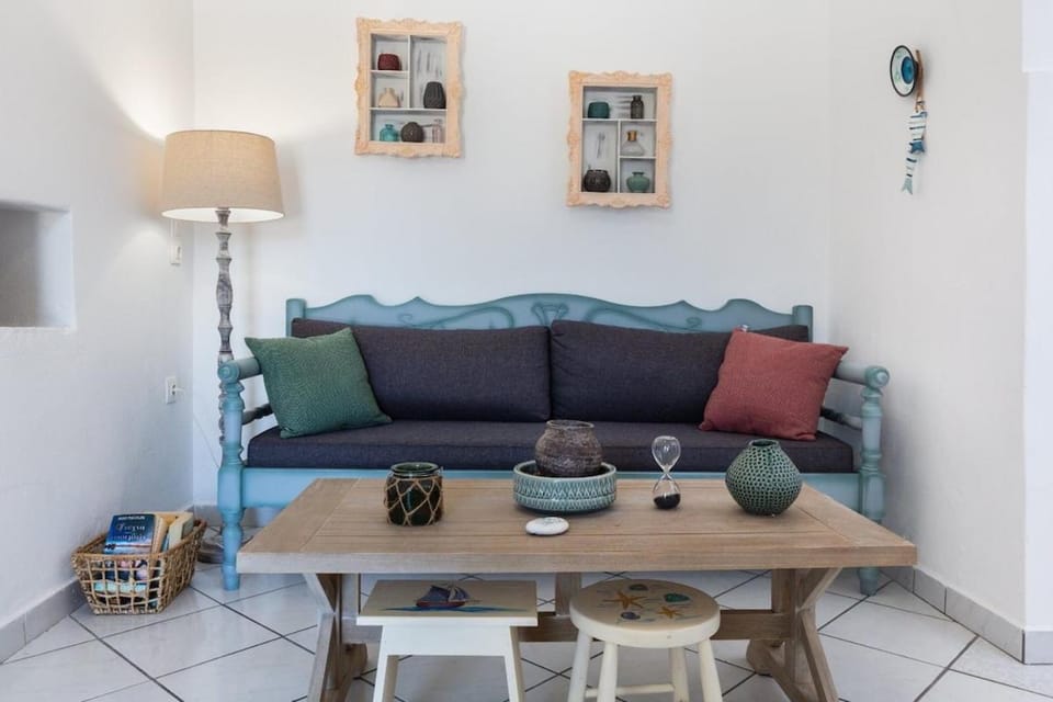 Traditional Island Escape by ΜΡS Apartment in Paros, Greece