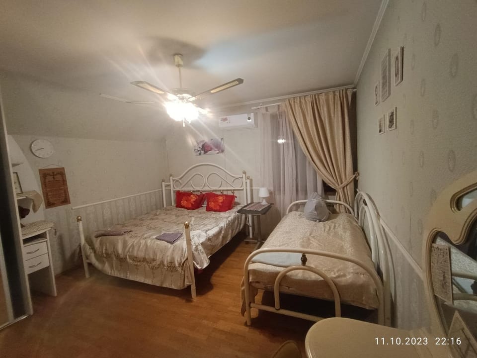 Гостьовий Будинок в Центрі Міста Bed and Breakfast in Dnipropetrovsk Oblast