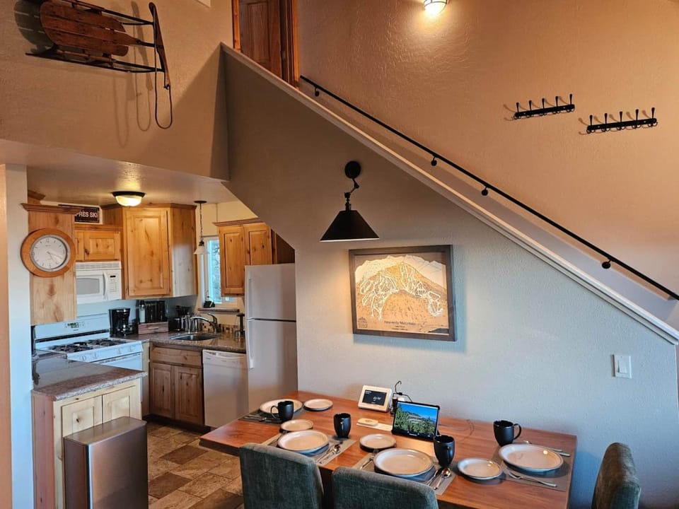 Heavenly Stagecoach Ski Retreat Apartment in Kingsbury