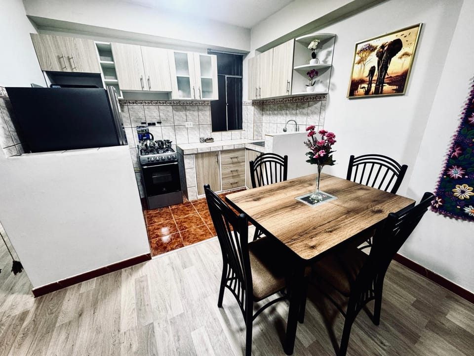 Kitchen or kitchenette, Dining area, dishwasher