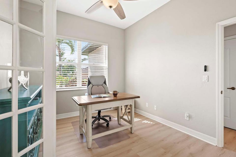 American Dream- Sleeps 10 Walking Distance to Park - Vesteva Villa in Cape Coral