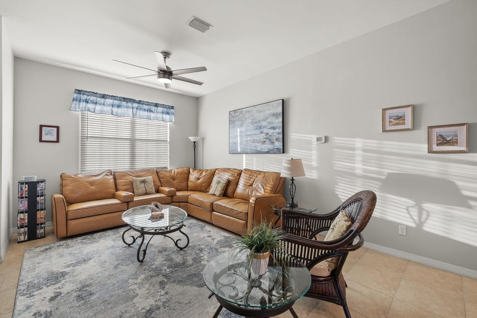 Anchored Out - Waterfront Rental in Great Location - Vesteva Villa in Cape Coral