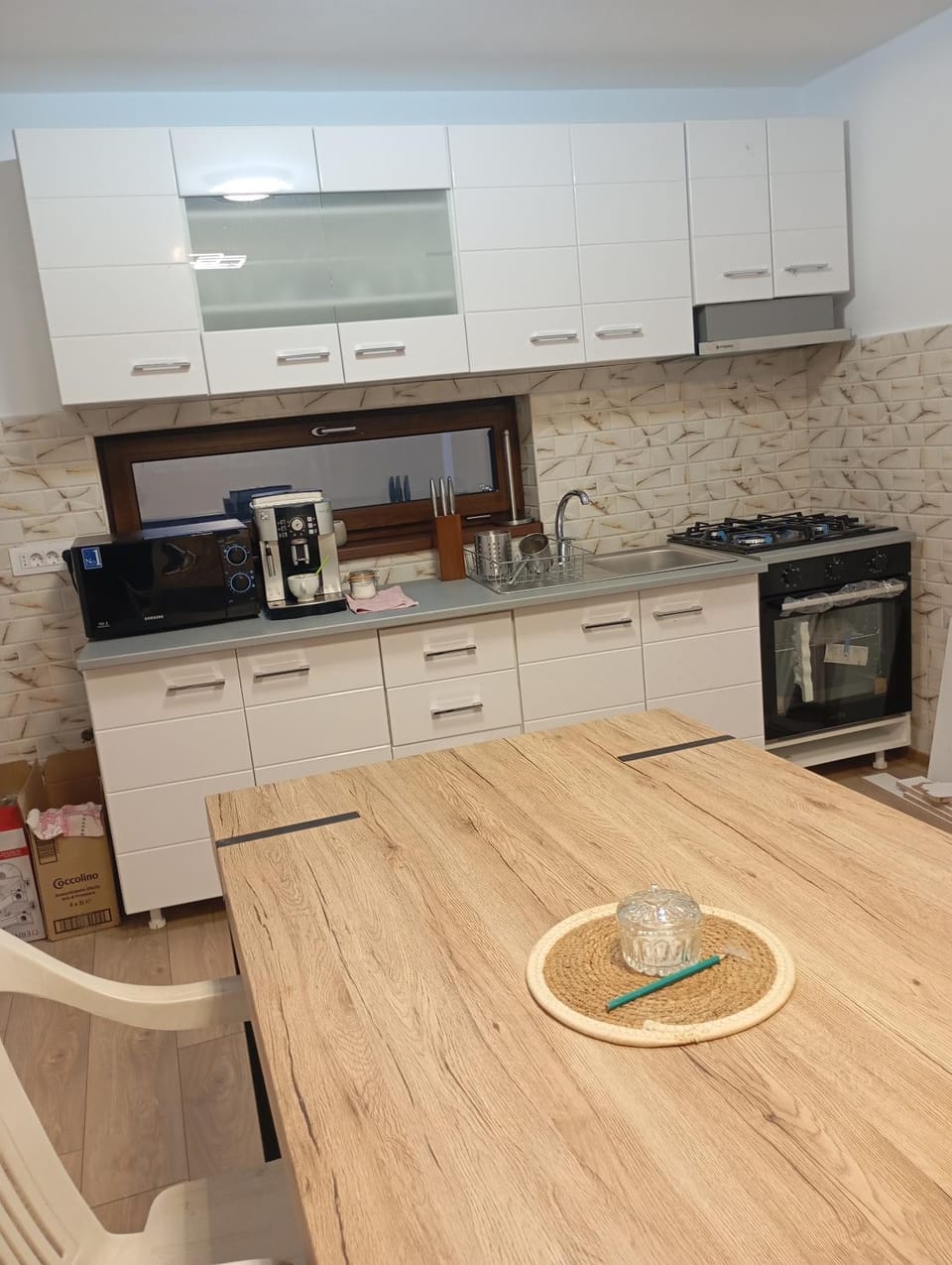 Kitchen or kitchenette, oven