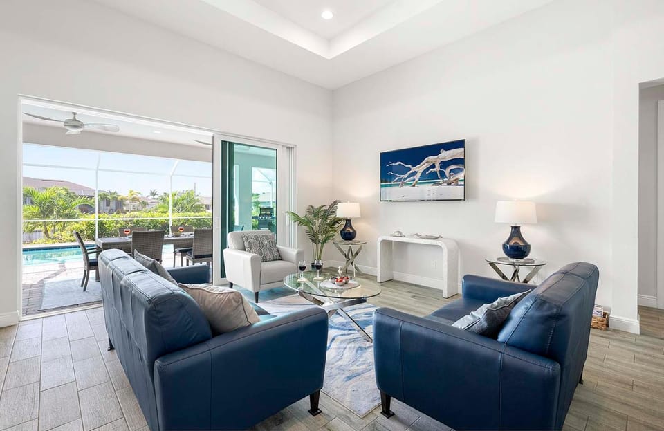 Azul Tortuga - 4 Bedroom Waterfront Home for Families Villa in Cape Coral