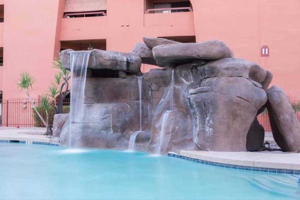 Cozy phoenix condo in a gated community with pool access House in Phoenix