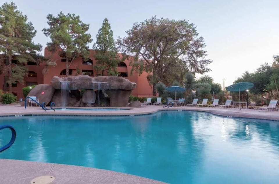 Cozy phoenix condo in a gated community with pool access House in Phoenix