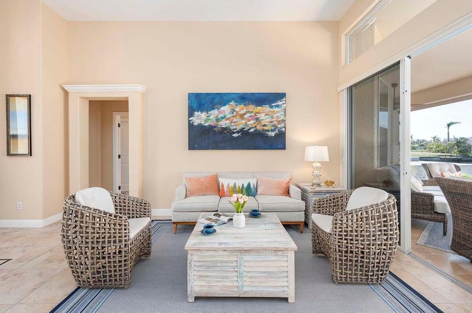 Bella Vida - Beautiful 3 Bedroom 3 Bath Villa Villa in Cape Coral