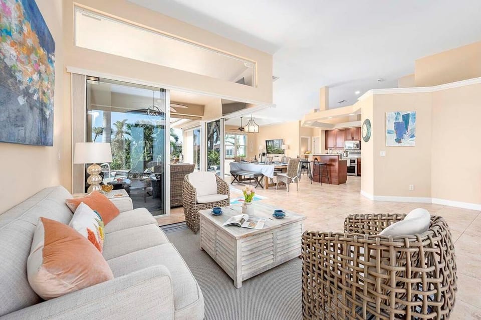 Bella Vida - Beautiful 3 Bedroom 3 Bath Villa Villa in Cape Coral