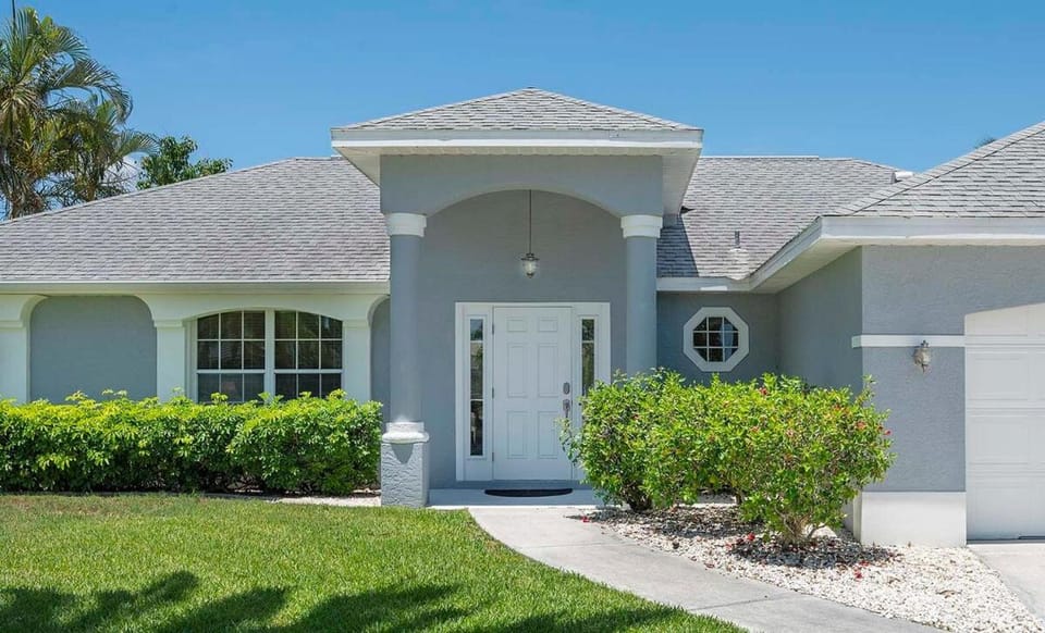 Beach House - Family vacation - bike and kayaking Villa in Cape Coral