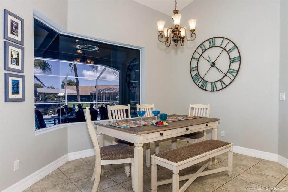 Bailey Rose - Luxury Home Sailboat Access Canal Villa in Cape Coral