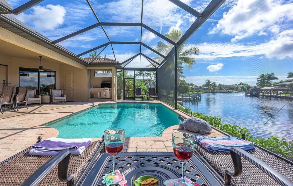 Bellevue - Gulf Access Pool Home - Tiki Hut & Dock Villa in Cape Coral