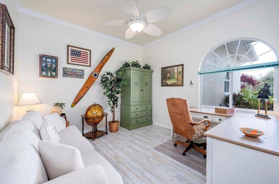 Benita - Pool Table and Canal View Gulf Access Villa in Cape Coral