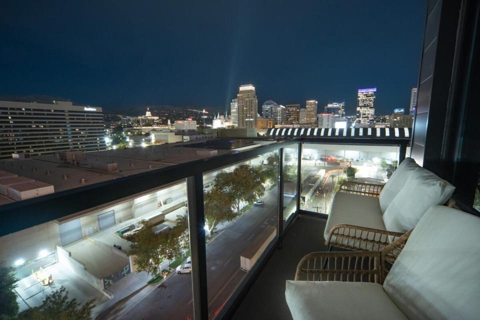 Night, View (from property/room), Balcony/Terrace, City view