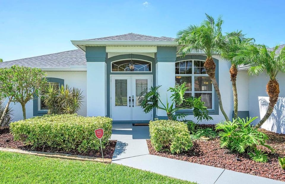Blue Fish - Cozy vacation rental in Cape Coral Villa in Cape Coral