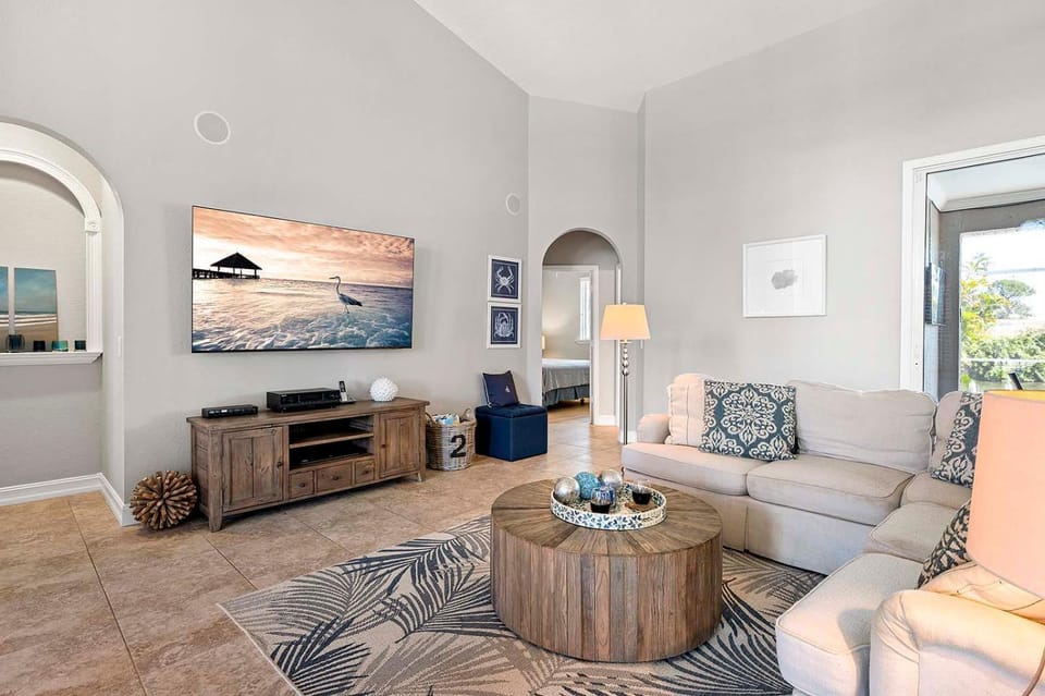 Blue Abaco - Beautiful Waterfront House Villa in Cape Coral