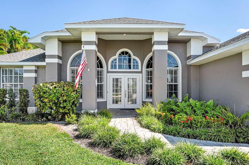 Blue Abaco - Beautiful Waterfront House Villa in Cape Coral