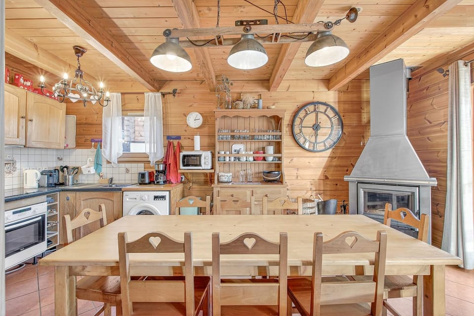 Property building, Kitchen or kitchenette, Living room