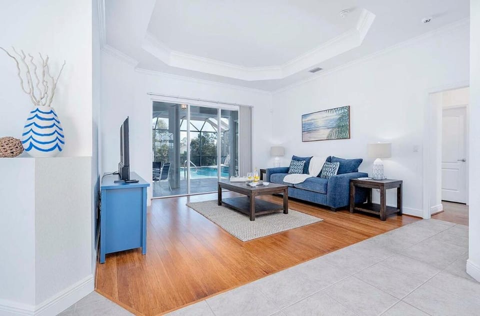 Blue Seas- Luxurious Home-Perfect for two families Villa in Cape Coral