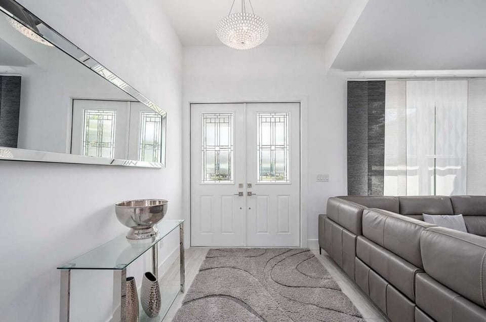 Blue Sapphire - Modern Vacation Home Cape Coral Villa in Cape Coral