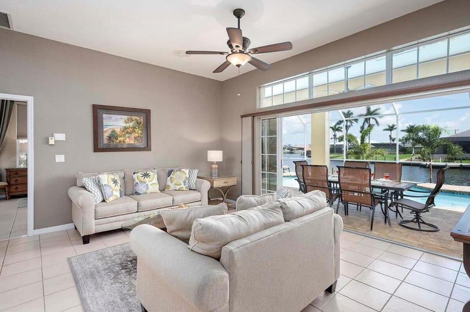 Bonita Breeze - Breathtaking Waterfront Views Villa in Cape Coral