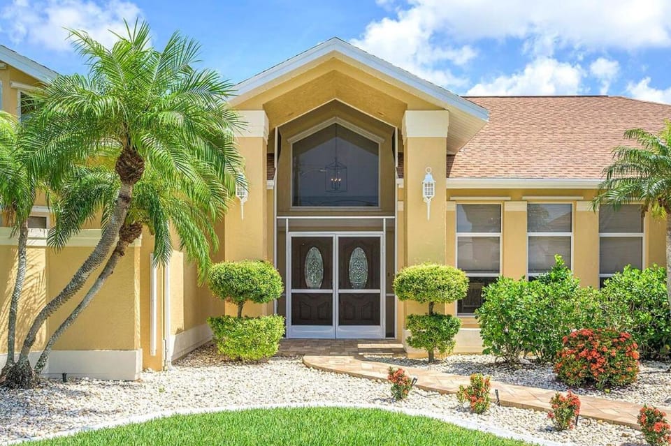 Bonita Breeze - Breathtaking Waterfront Views Villa in Cape Coral