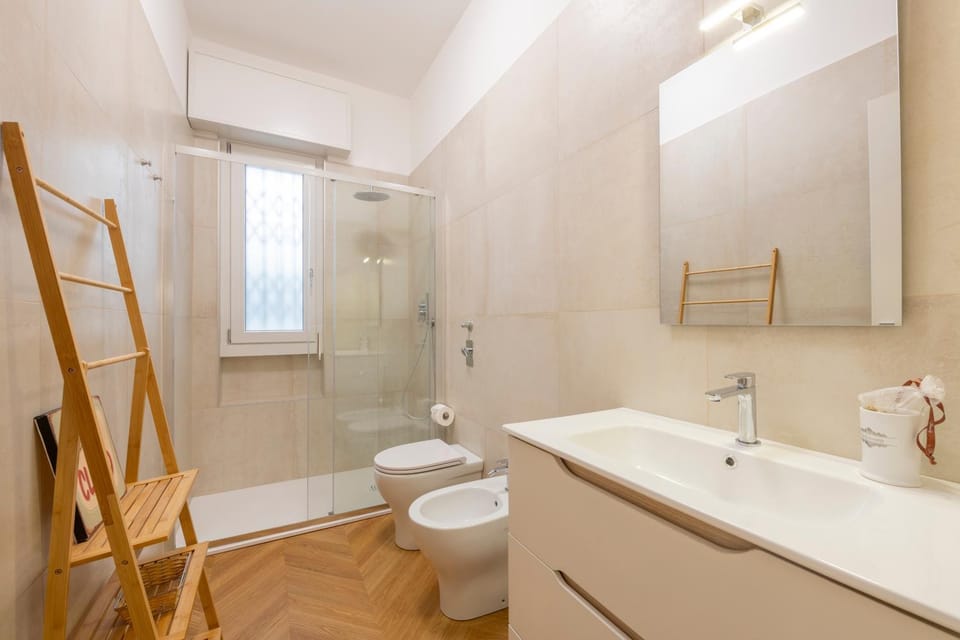 Shower, Toilet, Bathroom, bidet, towels